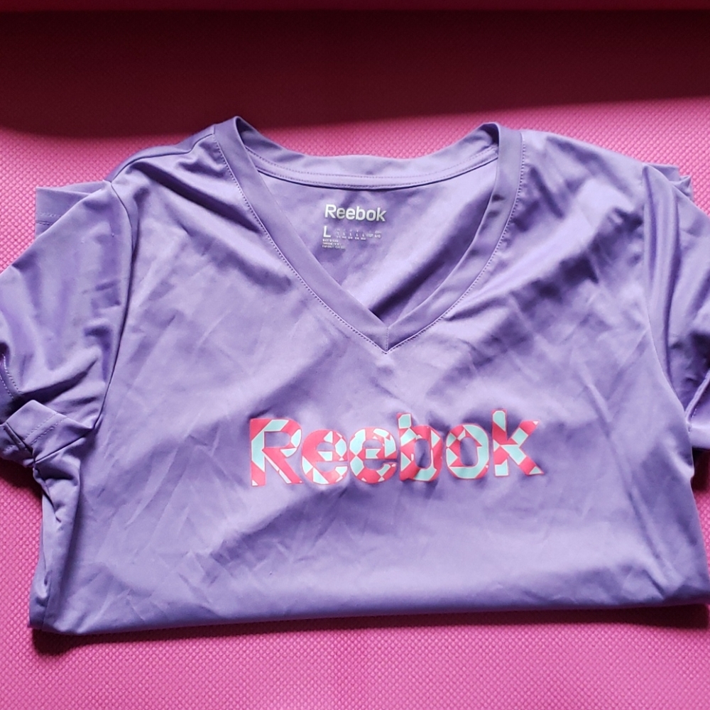 Reebok V neck T shirt